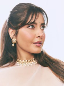 raashi-khanna-in-lightweight-sheer-white-fabric-saree-with-matching-sleeveless-blouse-with-a-sheer-mesh-illusion-neckline-photos-008