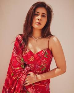 raashi-khanna-in-red-embroidered-anarkali-set-photos-002