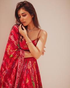 raashi-khanna-in-red-embroidered-anarkali-set-photos