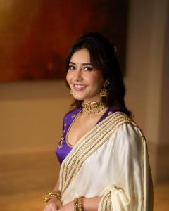 raashi-khanna-in-silver-tissue-saree-with-contrast-violet-blouse-photos-004
