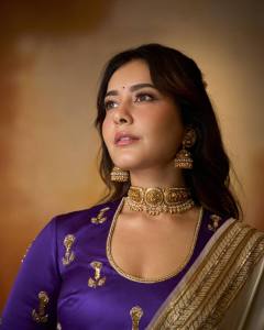 raashi-khanna-in-silver-tissue-saree-with-contrast-violet-blouse-photos-007