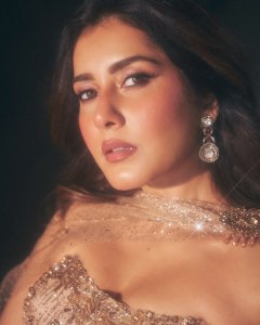 raashi-khanna-in-trending-outfit-ideas-photos-007