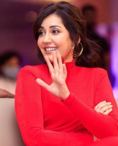raashi-khanna-latest-pics-in-red-dress-002