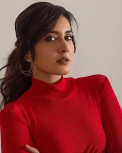 raashi-khanna-latest-pics-in-red-dress-004