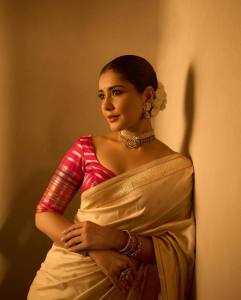 raashi-khanna-new-pictures-and-photos-019