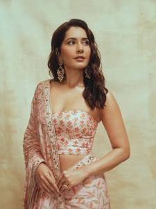 raashi-khanna-new-pictures-and-photos-026