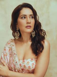 raashi-khanna-new-pictures-and-photos-028