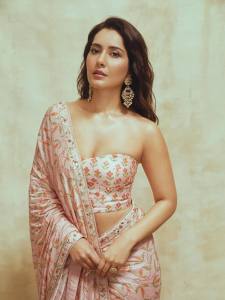 raashi-khanna-new-pictures-and-photos-031