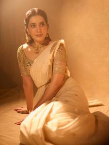 raashii-khanna-stylish-out-fit-ideas-for-party-look-photos-002
