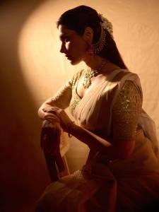raashii-khanna-stylish-out-fit-ideas-for-party-look-photos-005