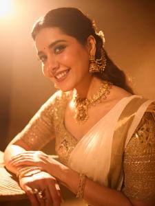 raashii-khanna-stylish-out-fit-ideas-for-party-look-photos-006