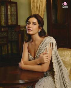 raashii-khanna-stylish-out-fit-ideas-for-party-look-photos-017