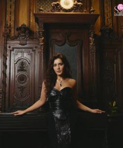 raashii-khanna-stylish-out-fit-ideas-for-party-look-photos-020