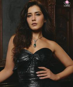 raashii-khanna-stylish-out-fit-ideas-for-party-look-photos-021