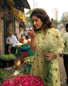 rashi-khanna-cute-poses-photos-007