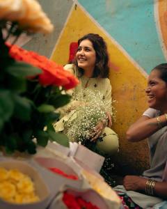 rashi-khanna-cute-poses-photos-009