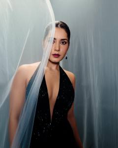 rashi-khanna-cute-poses-photos-016