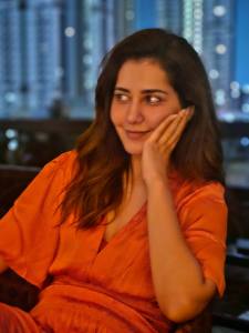 rashi-khanna-cute-poses-photos-024