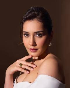 rashi-khanna-latest-outfit-fashion-photos-003