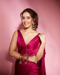 rashi-khanna-latest-outfit-fashion-photos-021