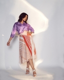 raashi-khanna-in-Striped-Kerchief-Skirt-003