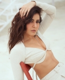 raashi-khanna-in-bralette-and-reil-pants-003