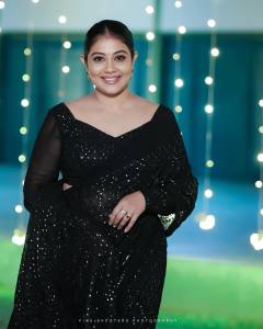 rachana-narayanankutty-in-black-chiffon-party-wear-saree-photos-005