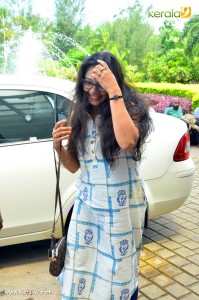 rachana-narayanankutty-picturers-112-00135