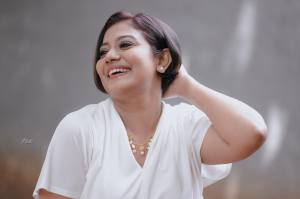 rachana-narayanankutty-short-hairstyle-photos-003