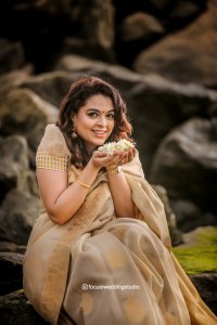 Radhika-latest-photos-in-kerala-saree-005