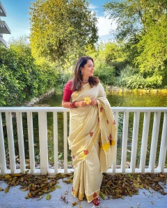 radhika-rezia-new-photos-in-kerala-saree-with-red-blouse-ideas-