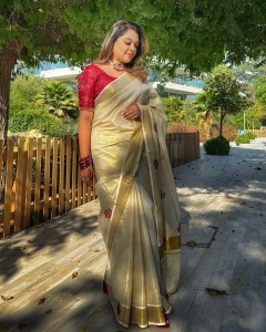 radhika-rezia-new-photos-in-kerala-saree-with-red-blouse-ideas-002