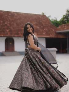 Actress-Rajisha-Vijayan-A-fitted-sleeveless-V-neck-crop-top-and-dark-Lehenga-photos-006