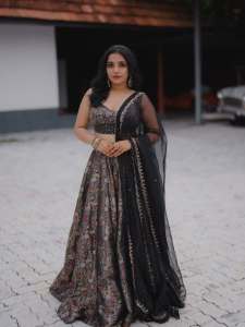 Actress-Rajisha-Vijayan-A-fitted-sleeveless-V-neck-crop-top-and-dark-Lehenga-photos-010