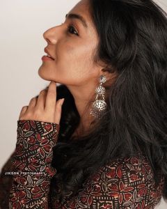 Rajisha Vijayan new photoshoot pics-002