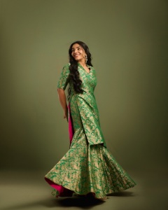 rajisha-vijayan-in-banarasi-silk-set-with-tissue-dupatta-in-Dark-Green-001