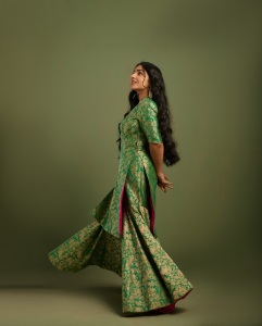 rajisha-vijayan-in-banarasi-silk-set-with-tissue-dupatta-in-Dark-Green-002