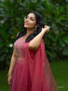 rajisha-vijayan-in-classic-three-piece-magenta-lehenga-set-sleeveless-cropped-blouse-with-intricate-floral-embroidery-photos-001