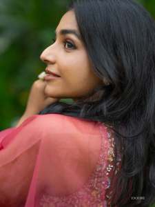 rajisha-vijayan-in-classic-three-piece-magenta-lehenga-set-sleeveless-cropped-blouse-with-intricate-floral-embroidery-photos-002
