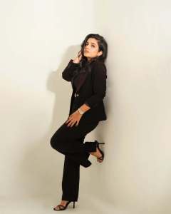 rajisha-vijayan-in-contemporary-3-piece-tailored-pantsuit-ensemble-with-black-structured-single-breasted-blazer-002