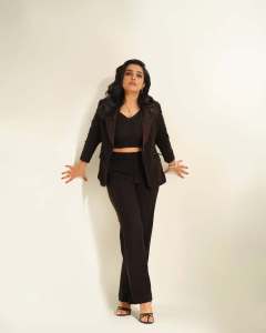 rajisha-vijayan-in-contemporary-3-piece-tailored-pantsuit-ensemble-with-black-structured-single-breasted-blazer-006