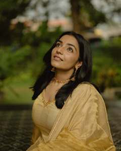 rajisha-vijayan-in-golden-colour-lehenga-for-party-outfit-005