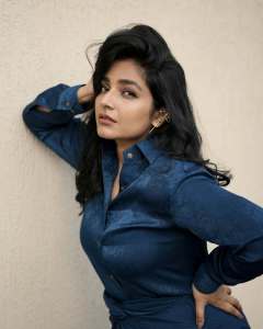 rajisha-vijayan-in-latest-outfit-trending-ideas-photos-004