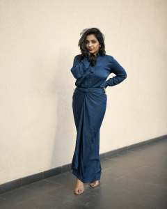 rajisha-vijayan-in-latest-outfit-trending-ideas-photos-008