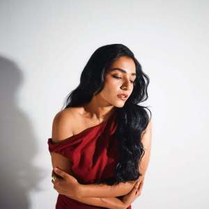 rajisha-vijayan-in-latest-outfit-trending-ideas-photos-013