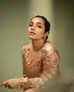 rajisha-vijayan-in-latest-outfit-trending-ideas-photos-019