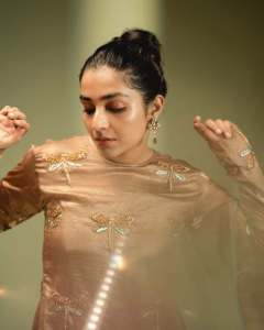 rajisha-vijayan-in-latest-outfit-trending-ideas-photos-021
