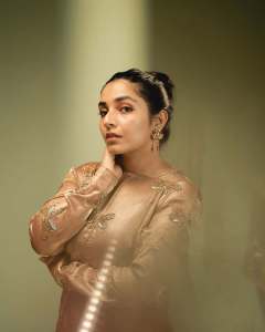 rajisha-vijayan-in-latest-outfit-trending-ideas-photos-022