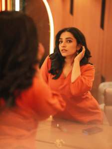 rajisha-vijayan-in-orange-colour-jugalbandi-outfit-photos