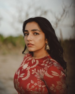 rajisha-vijayan-in-raw-mango-fashion-lehenga-style-photos-002